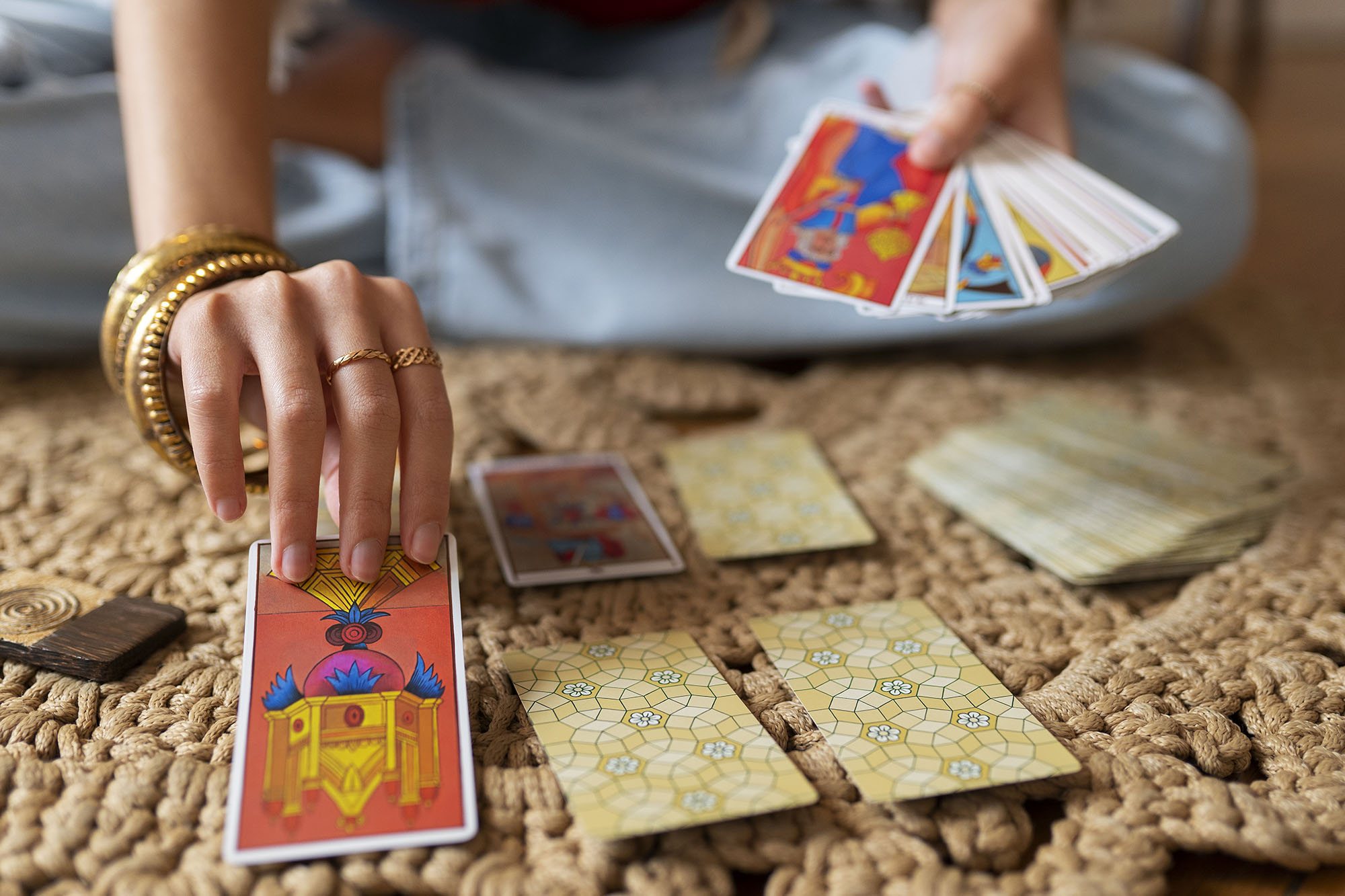 Tirage de Tarot en Ligne : Guidance Instantanée pour Éclairer Votre Présent